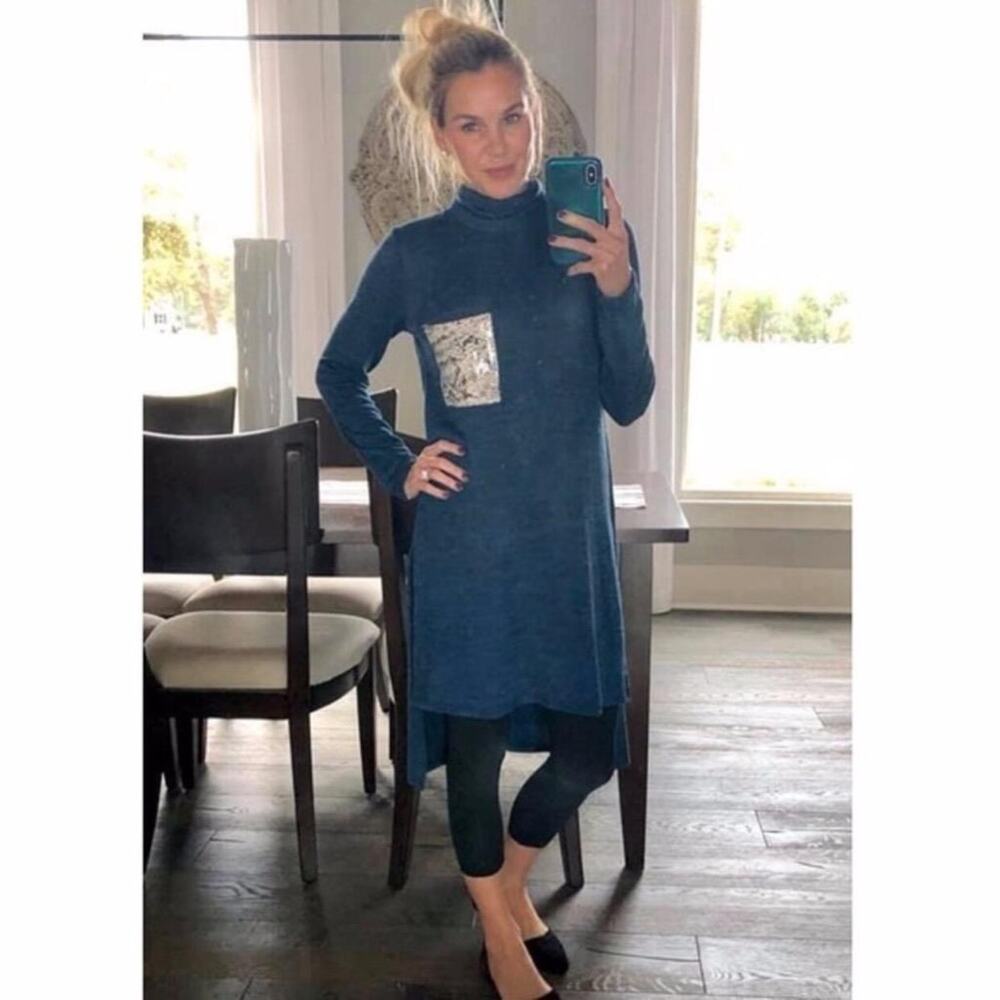 NEW BOUTIQUE long sleeve navy turtleneck tunic gold sequin SMALL